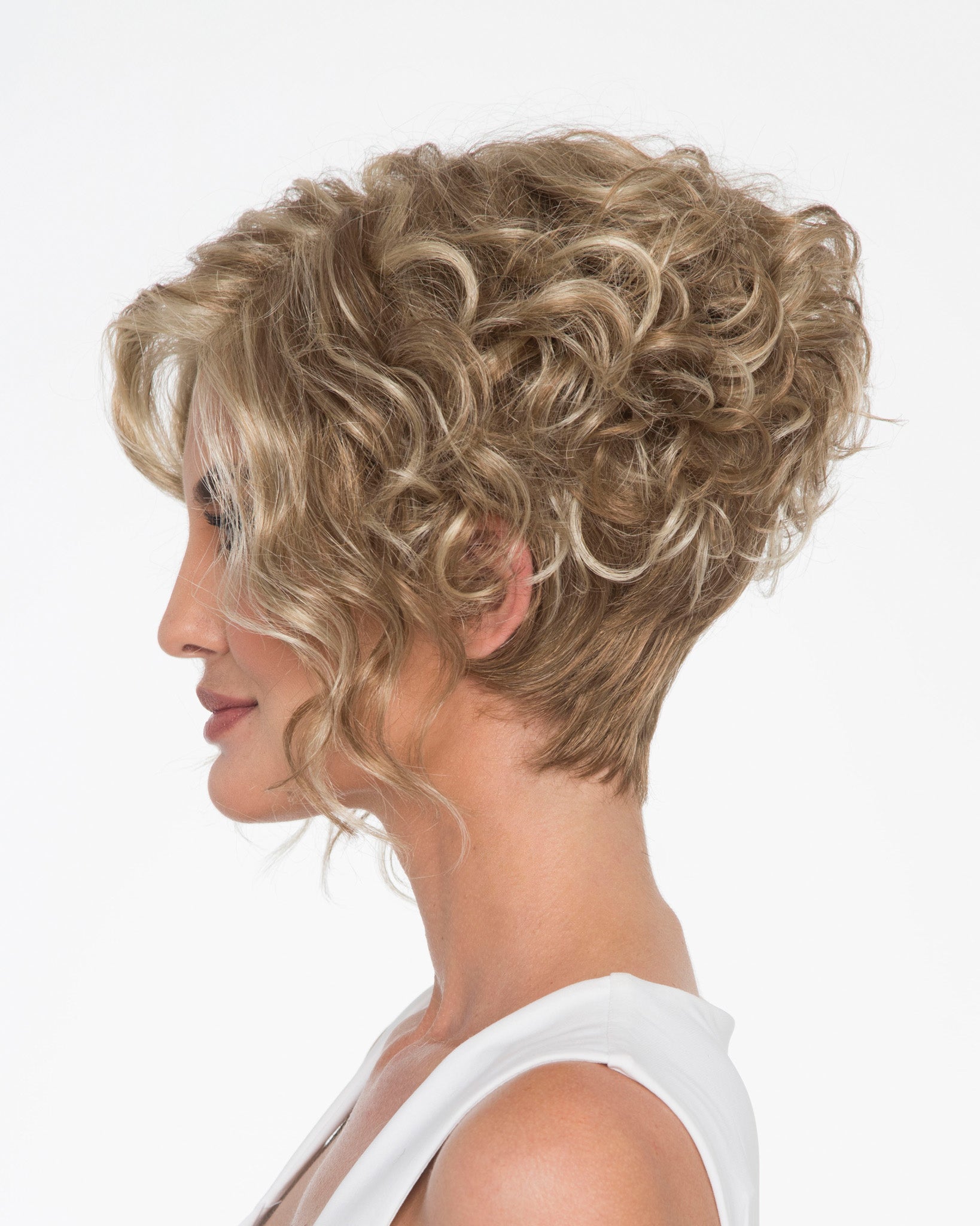 offer a Cancer Kinship Kinner beauty wig to a cancer survivor